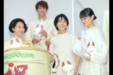 ✅  女優の松本穂香（２３）が１７日、東京・丸の内ＴＯＥＩで行われた主演映画「みをつくし料理帖」（角川春樹監督）の公開記念舞台あいさつに出席。共演の奈緒（２５）らと物語に登場する白狐（びゃっこ）を意識