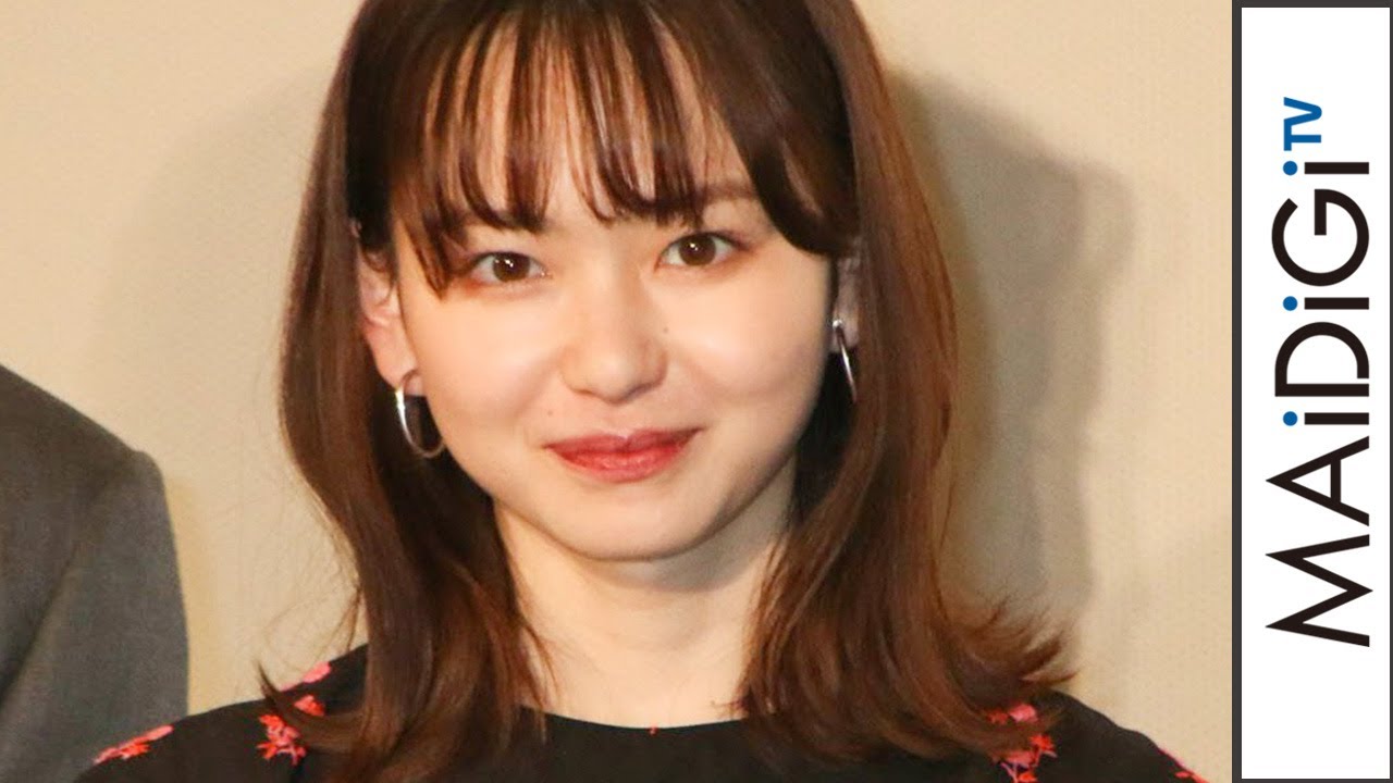 山田杏奈、花刺しゅうワンピ×赤ブーツで華やかに 外はねヘアで大人可愛く 山田杏奈、花刺しゅうワンピ×赤ブーツで華やかに 外はねヘアで大人可愛く