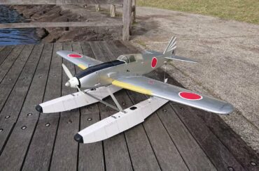 陸軍戦闘機「飛燕」が水上機として飛行