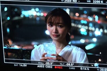 「はじめてのチュウ」を歌うプライベート感たっぷりの松本まりかさんに注目！【CMメイキング＆インタビュー】