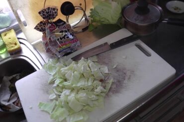 幸運な病のレシピ（ 1570 ）昼：焼きうどん（青椒肉絲風の仕立直し）、トマトビーンズスープのグラタン（仕立直し）