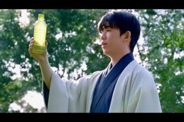 本木雅弘の問いに藤井聡太が美しい立ち姿で答える／サントリー「伊右衛門」CM