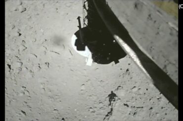 はやぶさ2の小型モニタカメラ(CAM-H)が撮影した第2回タッチダウン前後の様子 (C)JAXA