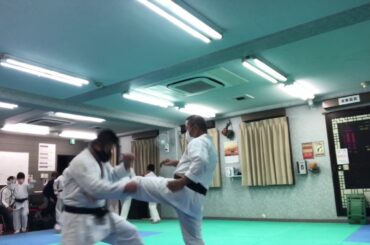 伝統流派　松濤館流　76歳の香川政義師範による刻み前蹴り　　shotkan  karate  osaka  kagawa masayoshi  mae keri