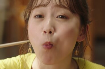 大島優子、お弁当をパクリ　ミニストップ「やみつキッチン」新CM「お弁当」篇