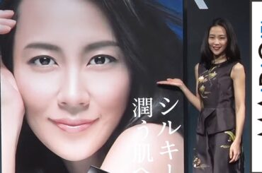 木村佳乃、新広告ビジュアル公開に笑顔　アルソア｢LIVEST'S｣新製品発表会2