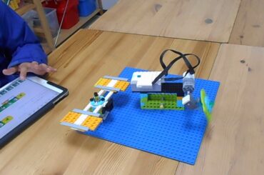 LEGOで作った人工衛星（はやぶさ２）