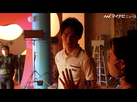 岡田健史、撮影での真剣なまなざしにキュン! アドリブ連発、壁からひょこっと顔を出すお茶目な一面も「ザバス」 新CM『ジムの中心でもったいないを叫ぶ』篇メイキング＆インタビュー