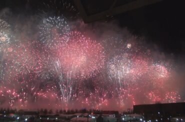 ロンドン五輪が開幕 開会式の花火と声援送る関係者
