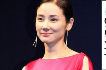 吉田羊、スリット入り赤のオールインワンで美脚チラリ　主演ドラマ完成披露に登場　「連続ドラマW　コールドケース～真実の扉～」第1話完成披露試写会1