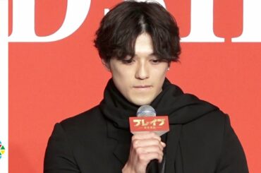 新田真剣佑、三浦春馬さんと過ごした時間は「忘れることはない」　言葉を振り絞りながら思いを明かす　映画『ブレイブ ‐群青戦記-』製作報告会見