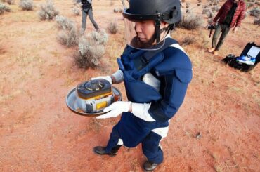 »Hayabusa2«: Japanische Raumsonde wirft Asteroiden-Proben in Australien ab - DER SPIEGEL - Wissensch