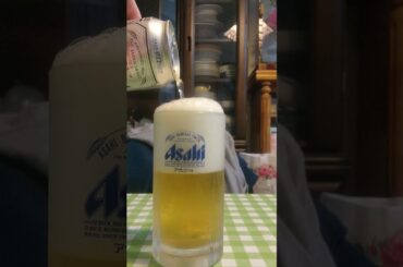 アサヒスーパードライをうまそうに飲む底辺会社員。