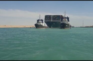 スエズ運河、航行再開 大型コンテナ船離礁成功