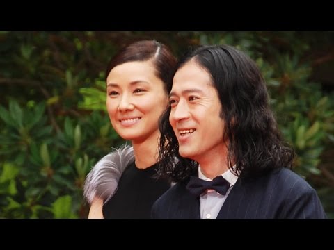 吉田羊、ピース・又吉直樹と腕組みご満悦 『VOGUE JAPAN Women of the Year2015』 吉田羊、ピース・又吉直樹と腕組みご満悦 『VOGUE JAPAN Women of the Year2015』