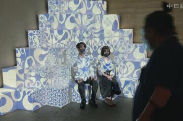 東京五輪エンブレム作者の模様をタイルで展示