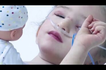 ギリシャ・トルコ地震　奇跡的に救出された3歳の女の子　トルコ/イズミル　2020年11月2日