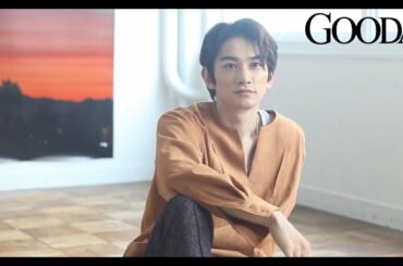 町田啓太、アースカラーを取り入れたリゾート感あふれるスタイリング披露　無料電子雑誌「GOODA」Vol.54