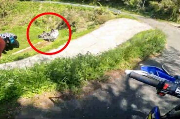 【奇跡の救出劇】崖から落ちた軽トラを偶然発見！道を間違えたライダー4人が女性を救う。（愛媛県 2021年4月11日）