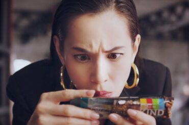 水原希子、思わずガン見！おいしさに驚き隠せず　心の声も漏れ出る「BE-KIND」新CM「心奪われる」編