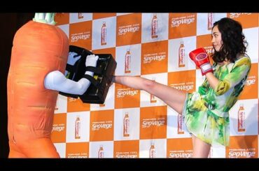 吹石一恵さん、スポベジCM発表会でハイキック連発