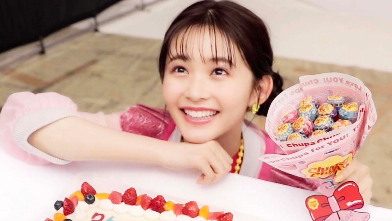 久間田琳加、20才のお誕生日サプライズ!チュッパチャプスの花束で大喜び/チュッパチャプス ミニアソート CM