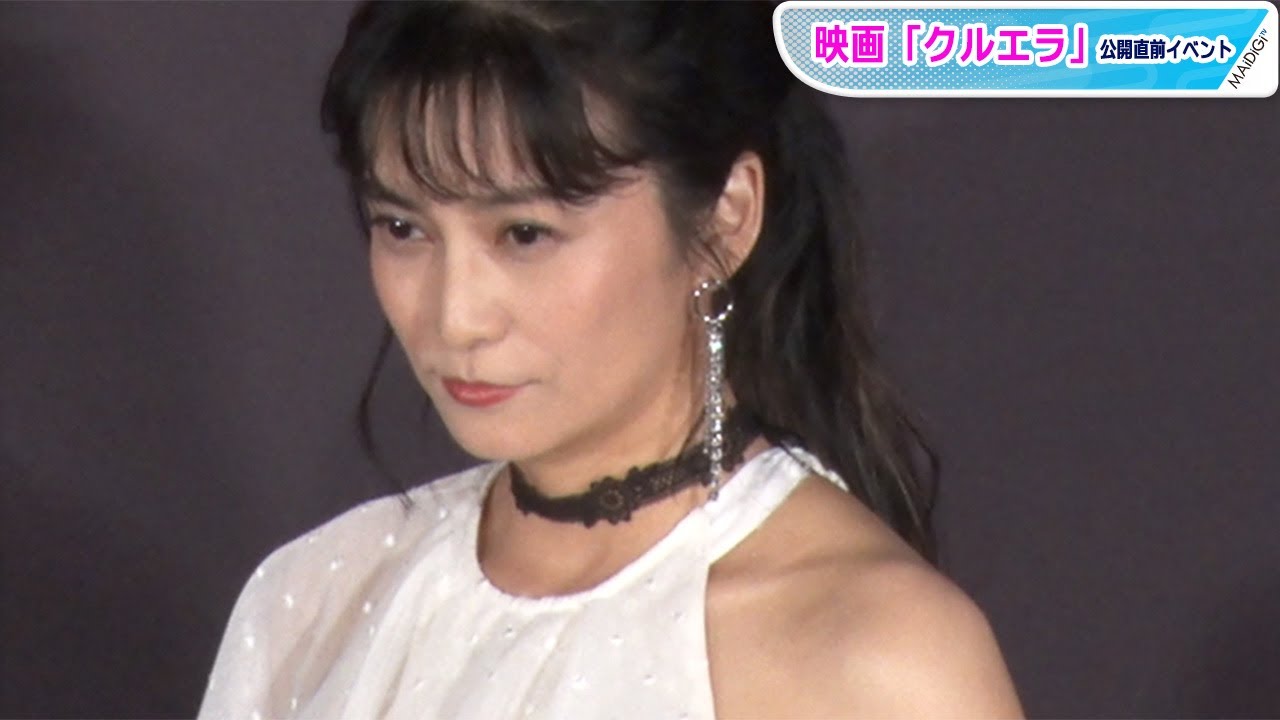 柴咲コウ、シースルードレスで大胆肩出し&美脚 白×黒コーデで「さっぱり」 映画「クルエラ」舞台あいさつ