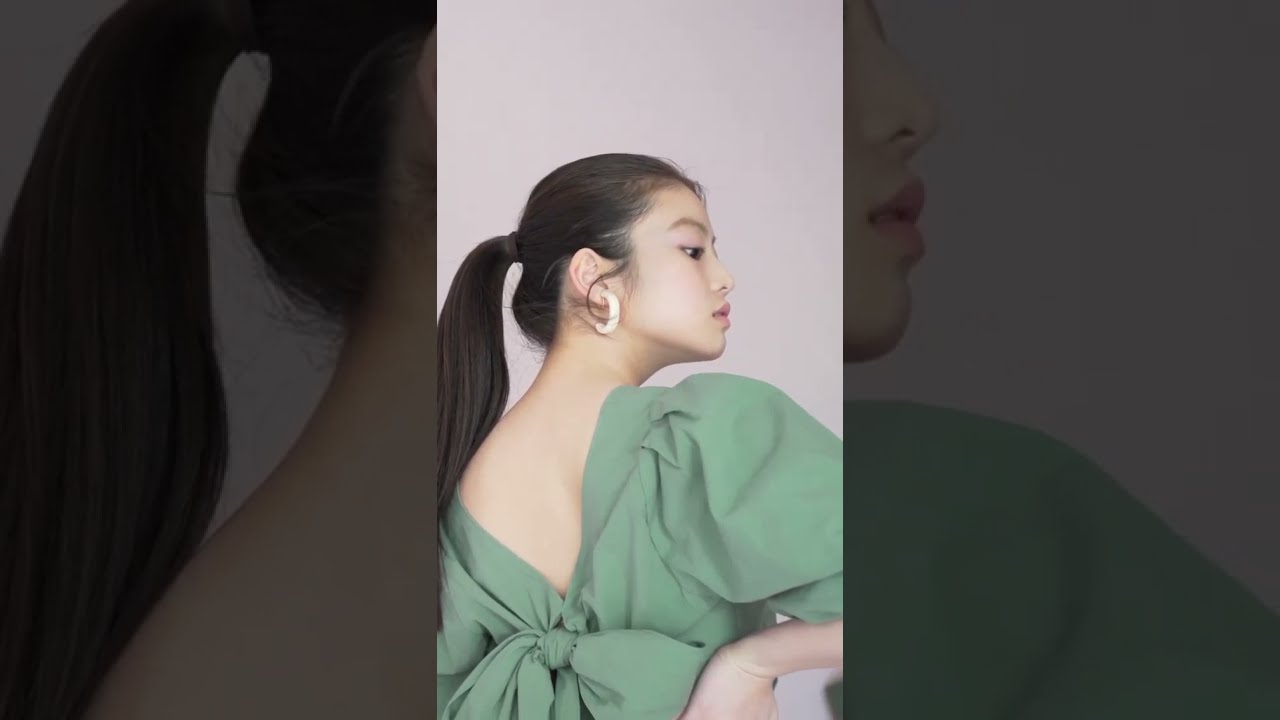 背中が開いた服を着る今田美桜【インスタストーリー】