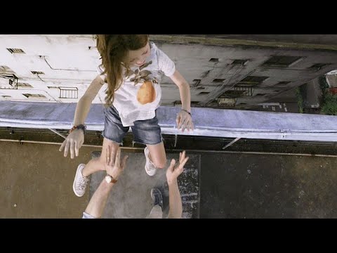 幽霊でもゾンビでもない、フツーの人々に追われる恐怖。海外旅行好きの人は見ておくべき。【映画紹介】クーデター(ネタバレ注意)