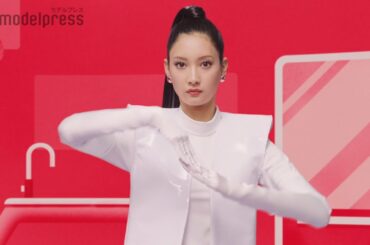 菜々緒、真顔でロボットダンス ハローキティも挑戦 エースコック「モッチッチ」期間限定CM