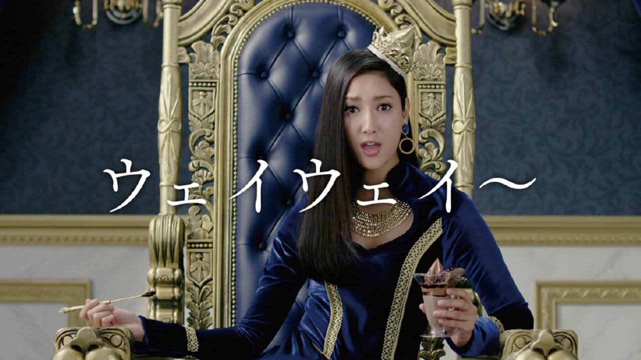 “女王様”菜々緒「単純で浅はかな人間関係」WEB限定動画「Cold Sweets Movie」「パーティーピーポーたちへ」編