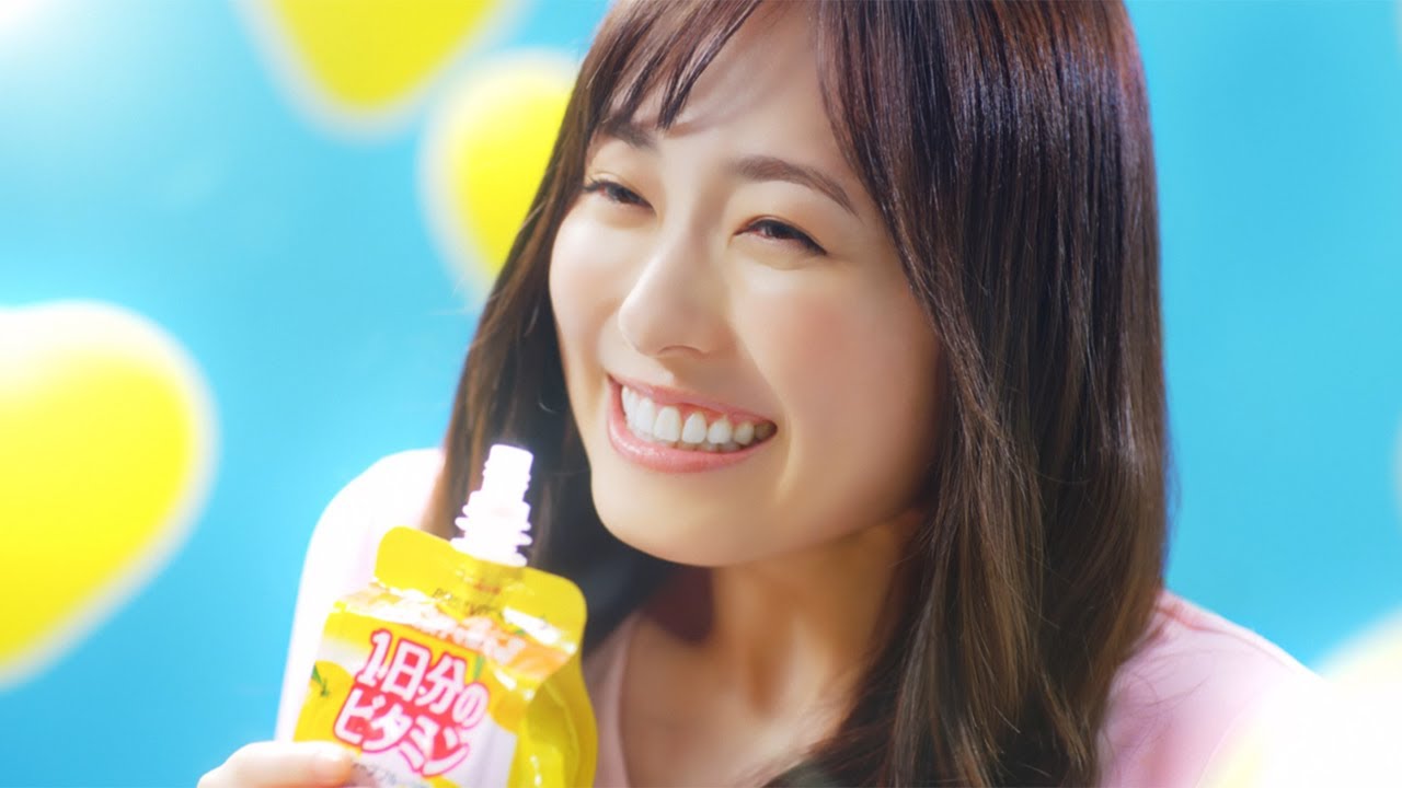 福原遥、可愛くギュッ!「満たされポーズ」披露 「PERFECT VITAMIN 1日分のビタミン」新CM