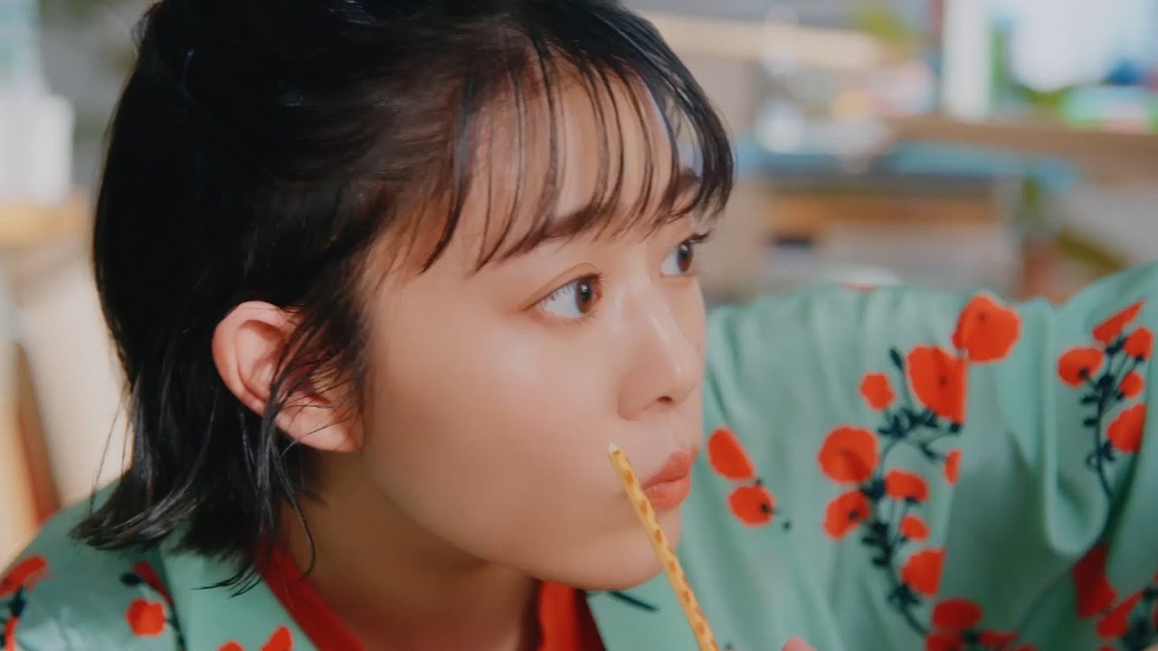 高畑充希がプリッツドミノに没頭!「みんなのどっプリッツ デビュー」篇【メイキング】