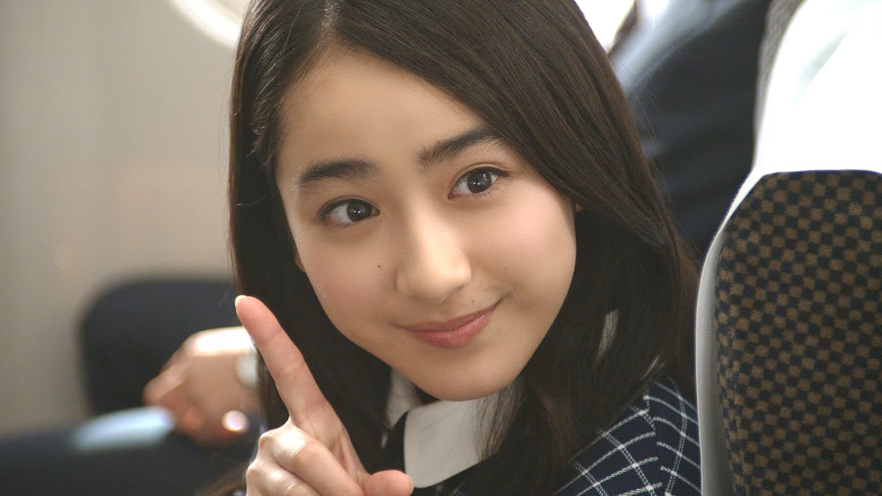 平祐奈、潤んだ瞳でふてニャン見つめる ソフトバンク・ワイモバイル新CM&メイキング「ふてニャン 車内販売」篇