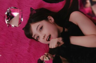 橋本環奈、セクシーな黒猫コスチューム姿披露 『リップベビークレヨン リップ&アイ』WEB限定CM「黒猫カンナ」篇
