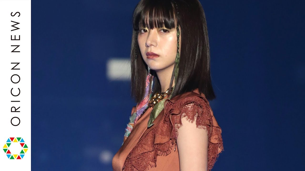 池田エライザ、エキゾチックなノースリーブドレスでクールにランウェイ 新川優愛も登場 『マイナビ TGC 2020 S/S』