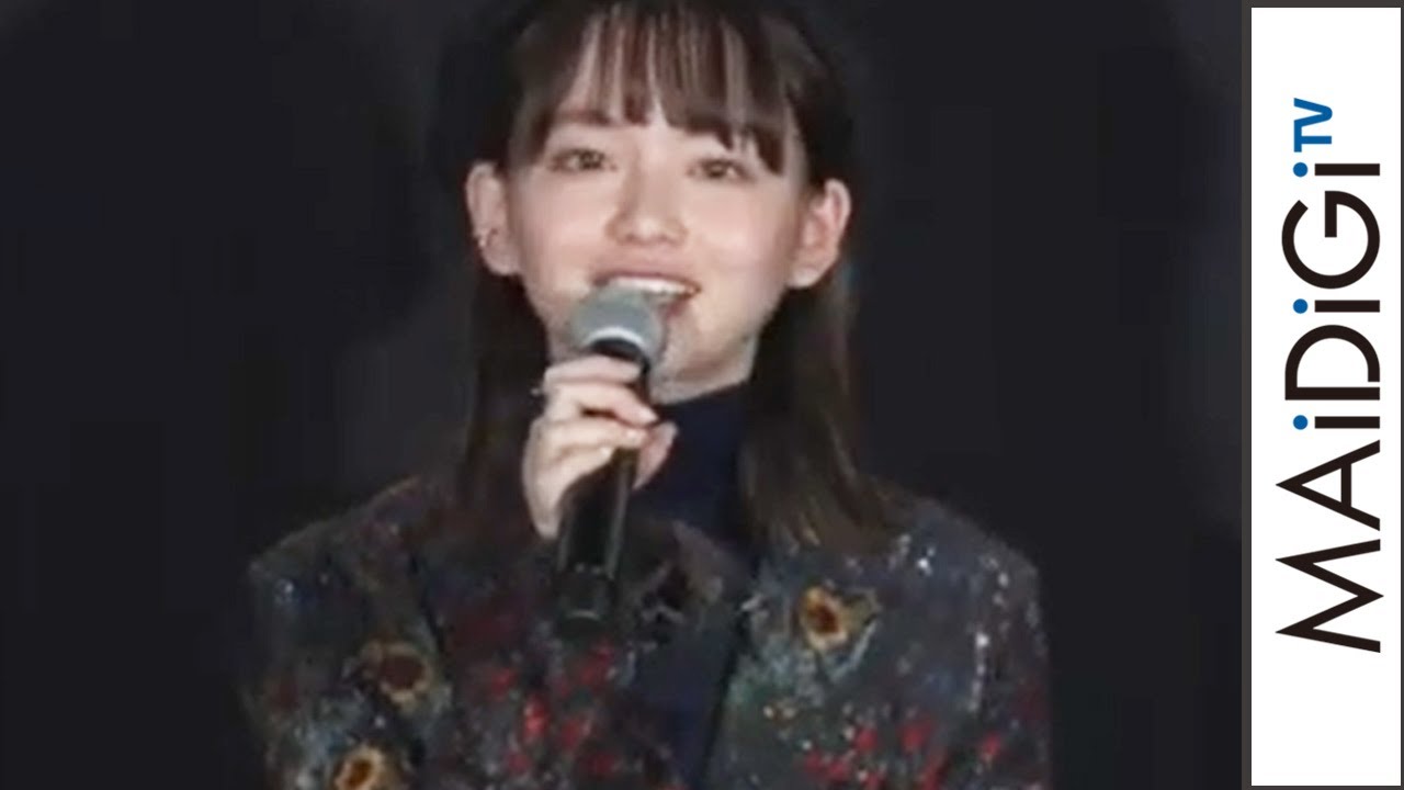 山田杏奈、シックな花柄セットアップで秋の装い 「ジオラマボーイ・パノラマガール」公開記念舞台あいさつ