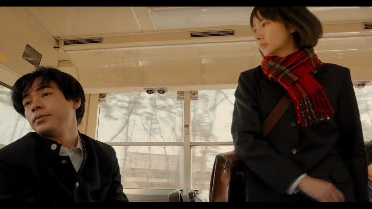 波瑠、制服姿で成田凌に強烈ビンタ! 映画「弥生、三月-君を愛した30年-」で初共演&W主演 特報公開