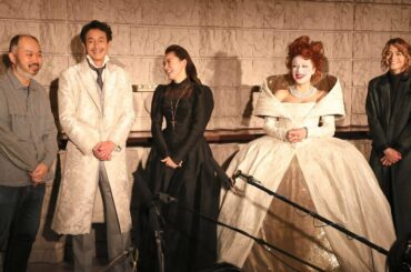 舞台『メアリ・スチュアート』囲み取材より 出演者の長谷川京子さん、シルビア・グラブさん、吉田栄作さん、三浦涼介さん、演出の森新太郎さんが参加