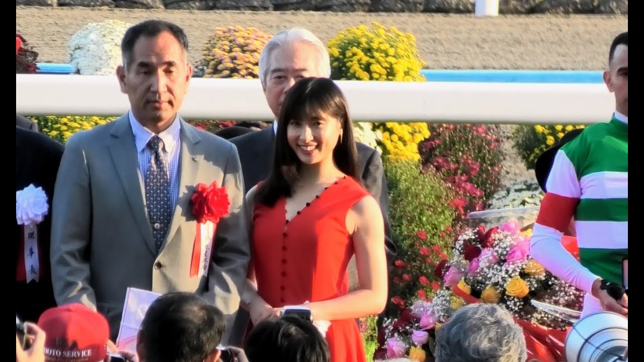 土屋太鳳 京都競馬場に登場 2018.11.11 エリザベス女王杯プレゼンター/TSUCHIYA TAO