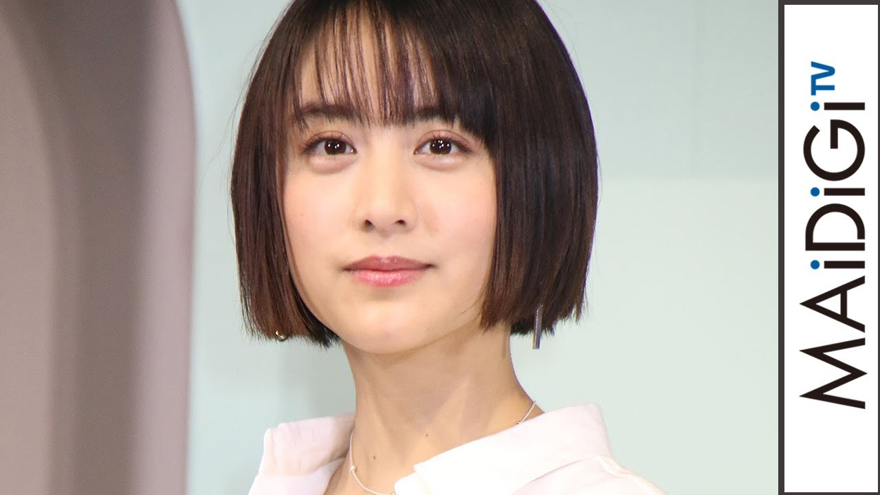 山本美月、技ありシャツ×デニムでシンプルコーデ くすみカラーのパンプスで女性らしく