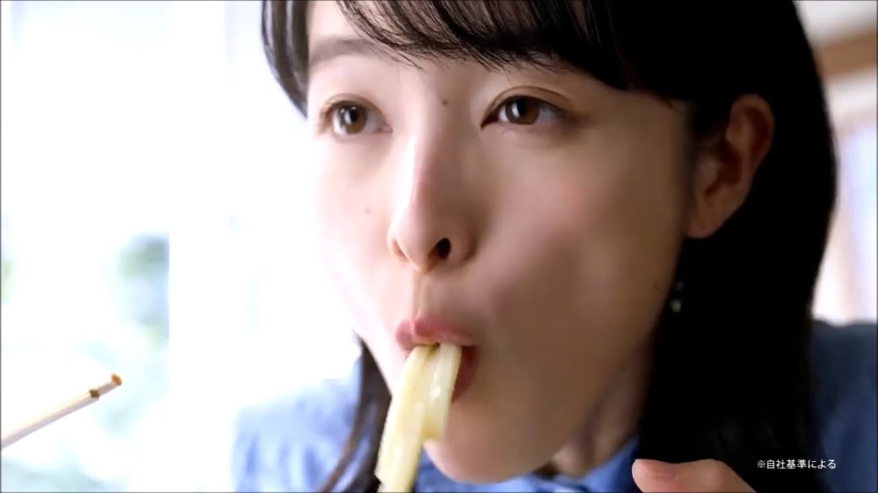 丸亀製麺CM逆再生 清野菜名 逆再生で美女がうどんを食べるとこうなります。
