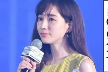 田中みな実、ノースリワンピですらり二の腕見せ プリーツデザイン×小ぶりアクセで上品に