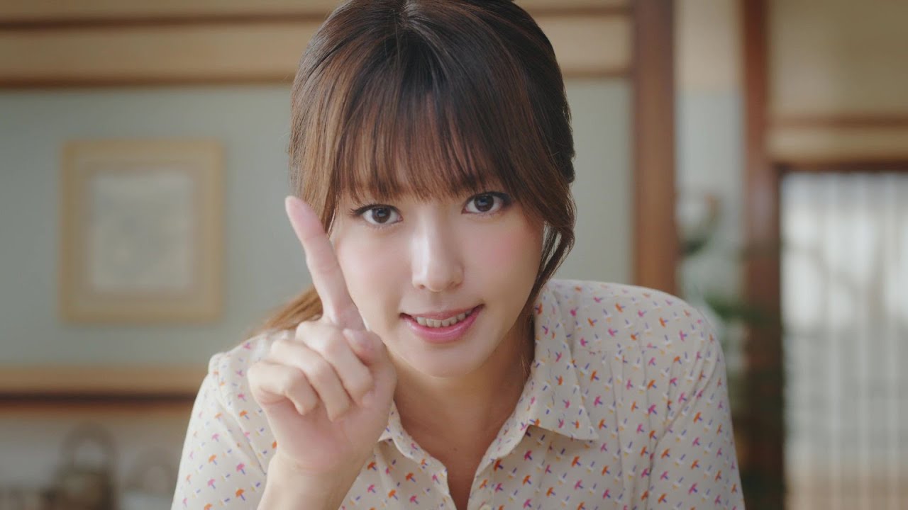 深田恭子、エプロン姿でツンデレ看板娘に 「イルカの調教師になりたい」と願望明かす