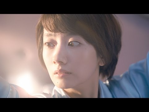 波瑠、キュートな寝顔を披露 久光製薬『のびのびサロンシップF』新CM「波瑠、貼る。」篇