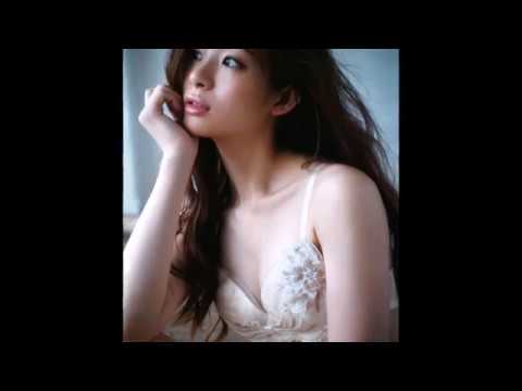 足立梨花 超SEXYランジェリー姿