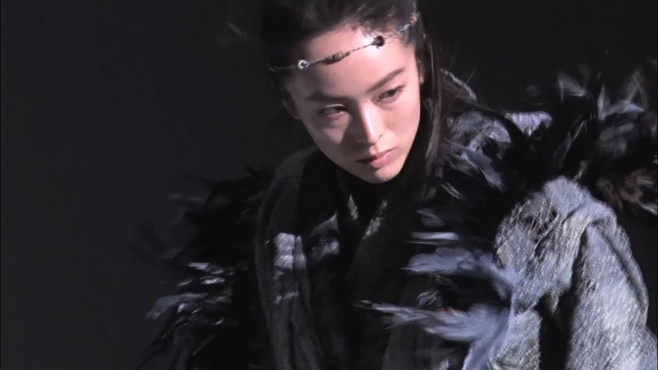 清野菜名、和スタイルで凛とした女性を熱演「とても刺激的」:天然水スパークリング新CM(メイキング・インタビュー)