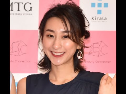 浅田舞、豊満な胸元を大胆披露 寝転びショットに「大人の色気たっぷり」「写真見てドキッ」