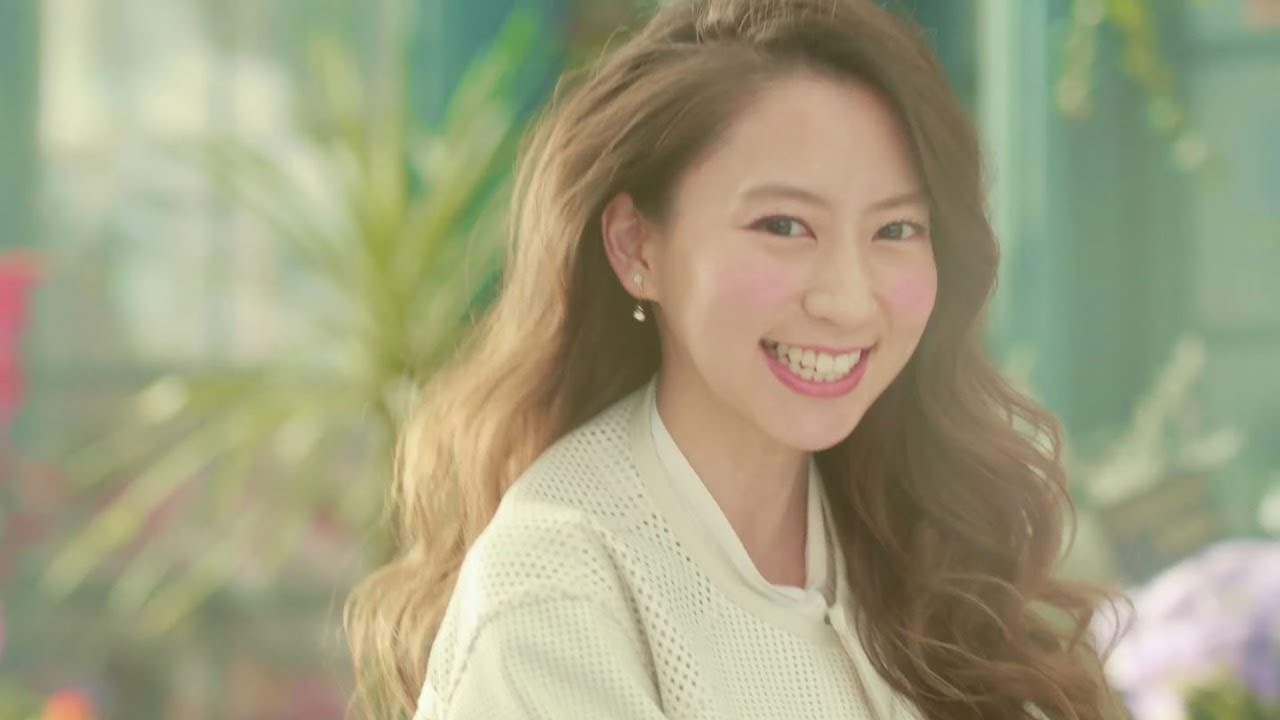 河北麻友子、キュートなメイク姿披露 『CANMAKE』新CM「待ち合わせ」篇 Christine CoSmith