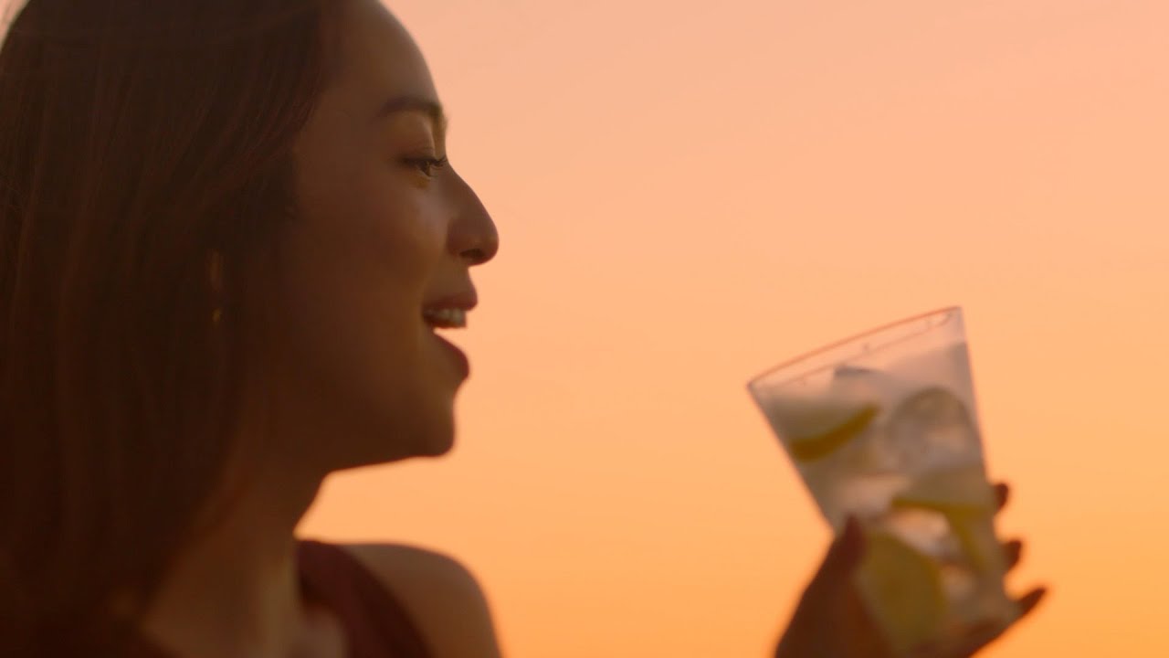 Mr.Children新曲「others」起用!中村アン、海辺のデッキで過ごす上質な時間「麒麟特製ストロング」新CM【メイキング】